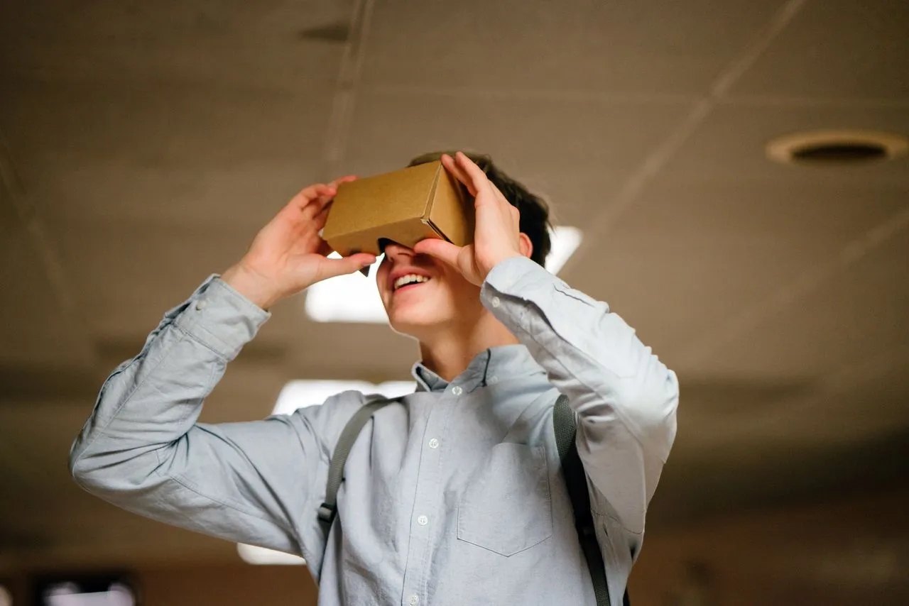 Jak oglądać filmy VR na telefonie: 7 prostych kroków i trików